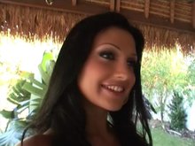 Aletta Ocean se fait empapaouter par Ramon le barman