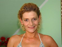 Mamie poils aux pattes se fait d�friser la foufoune