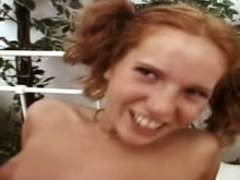 HPG baise une blonde innocente sous la douche !