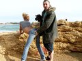 Un shooting sexy d'une blonde mature sur une plage ibérique se transforme en scène porno pour le plus grand plaisir de Terry le photographe