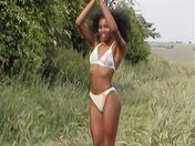 Vid�os de sexe soft: Deux filles nues � la campagne !