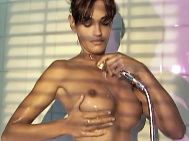 Soft sex videos: Alice covers her body in foam in the shower!