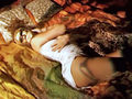 Vidéos de sexe soft: Ingrid, masquée, nue sur son lit :-).