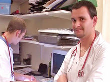 Dilatation anale pendant la consultation