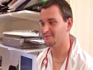 Dilatation anale pendant la consultation