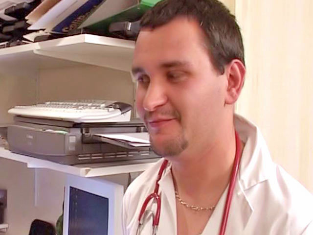 Dilatation anale pendant la consultation
