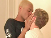 D�fonc� par 2 mecs gays muscl�s pour ses 20ans !