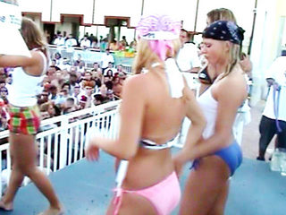 Striptease di bombe ubriache !