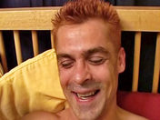�Pelirrojo castigado por el repartidor muy bien dotado!  video porno gay