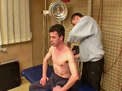 Jeune gay minet sportif et son docteur dans une vid�o sexe gayhard