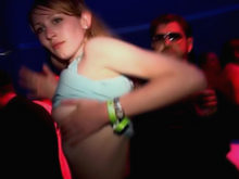 Orgie de nanas bourr�es en boite