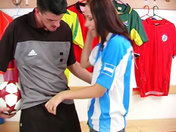 Supportrice salope baisée dans les vestiaires !!!