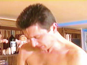 Tre ragzzi in un divanoe molte possibilit�� video porno gay