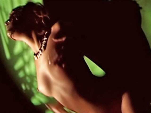 �Joven, Hermosa y viciosa hermosura disfrazada !