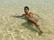 Seule sur une plage déserte, au bout du monde ... - image 15
