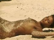 Seule sur une plage d�serte, au bout du monde ...