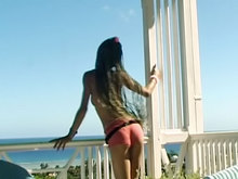 Riche, belle latina délaissée par son mari.