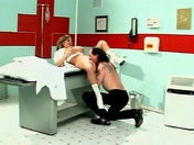 Puta + senos grandes + clítoris perforado = ENFERMERA! video xxx