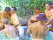 Partouze de mecs bourr�e � la piscine video x gay