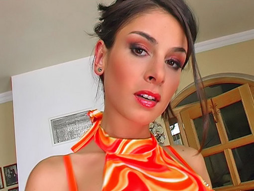Salope - Une jeune �tudiante se d�fonce le cul pour se d�tendre !!!