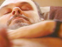Il se branle dans sa chambre