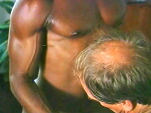 vidéo black gay musclé
