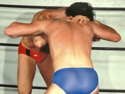 ¡Dos guapos luchadores griegos combatiendo con rabia! videos porno