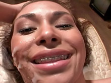Video cul: C'est TOI qui baise cette belle salope de 18 ans !