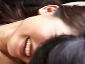 Yumi se fait goder par 6 videos pornos