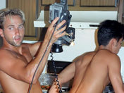 Cucina allo sperma : A TAVOLA TROIA! sesso video gay
