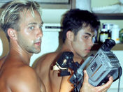 Cuisine au sperme : A TABLE SALOPE ! video sexe gay