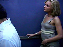 Mature �jaculatrice !!! Elle trempe des inconnus avec sa mouille !