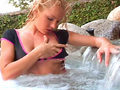Une belle allumeuse pour une bonne baise dans un jacuzzi-4
