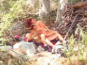 ¡Aficionada excitada! ¡Corrida femenina en los bosques! sexo video
