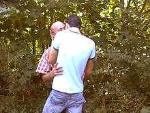 VIDEOS FR: Voisins, ces deux h�t�ros goutent aux vraies bonnes choses!