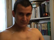Gros pervers paye un petit jeune pour le filmer porno video gay
