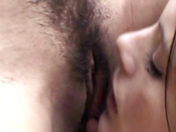 Dos bellas lesbianas se lamen en la naturaleza sexo video