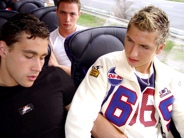 Ten sportsmen get laid in their bus...