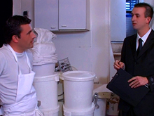 Le ma�tre d'h�tel a une grosse saucisse