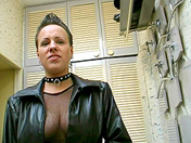 Una jovencita punk se arrazará el ano videos adultos