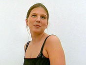 Une jeune �tudiante se gode la chatte devant la cam�ra 