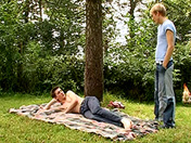 Pique nique, tu mange ou tu nique ? porno video gay