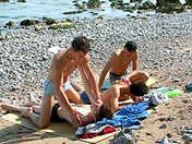 Coppia omosessuale al mare e scopata a gambe all'aria sesso video gay