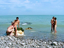 Couple homo � la mer et partie de jambes en l�air