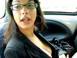 Une secr�taire tr�s d�vou�e pour son boss