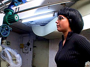 Elle suce le reparateur pour le remercier