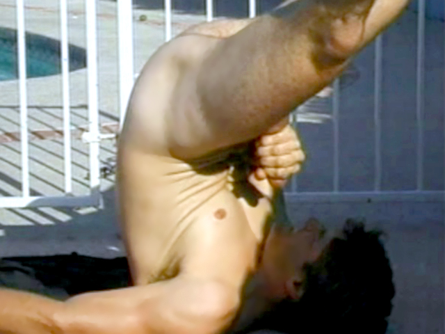 Bodybuilding and contortion for a nice fellatio 