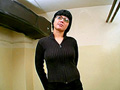 Visite de routine au sous sol pour jeune brune à lunettes - Photo 12 Visite de routine au sous sol pour jeune brune à lunettes - Photo 12
