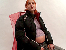 Rousse enceinte et gros vibro joueur