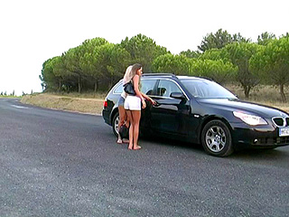 Qui a dit qu'une belle voiture ca marchait pas avec les meufs ? Qui a dit qu'une belle voiture ca marchait pas avec les meufs ?